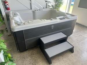 Pre Loved Spas: Highlife Jetsetter LX- Like NEW