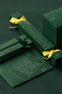 Ashley & Co Tui & Kahili Soothe Tube Cracker | Christmas 2025