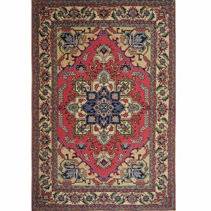 Ardabil: Fine Persian Hand-knotted Ardabil Rug 136cm x 200cm