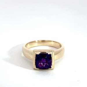 Rings: 9ct Yellow Gold Amethyst Ring