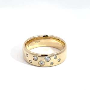 Rings: 9ct Yellow Gold Diamond Cluster Band