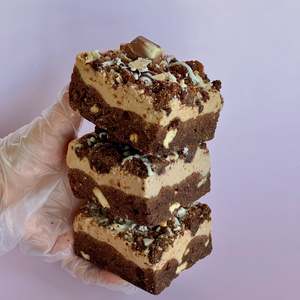 Hazelnut Bueno Caramel Cookie Pie
