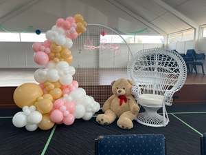 Party Equipment: Adult Peacock Chair