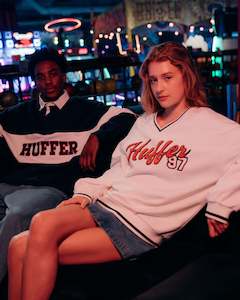 V-NECK GIRLFRIEND SWEAT/MVP CHALK