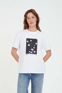 Womens T Shirts: CLASSIC TEE 170/BLOOMING WHITE