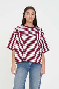 Womens T Shirts: BILLIE TEE BURGUNDY/PETAL