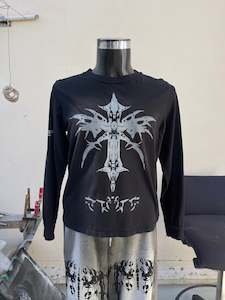 Products: BLACK CROSS LONGSLEEVE jake