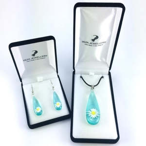 Pendant Earring Sets: Turquoise Opaque Daisy Pendant & Earring Set