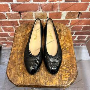 Archive: CHANEL 1990's patent toe ballet flats 37