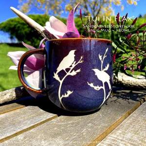 Tui In Flax Limited Edition Sandcarved Stoneware Glazed Snug Mug - Hunting4Art NZ
