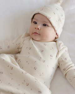 KNOTTED BABY GOWN + HAT SET FALL DITSY