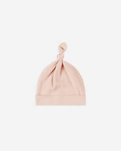 KNOTTED BABY HAT DUSTY ROSE