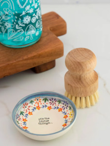 Eco Kitchen: Scrub Brush & Dish Set Its the Little Things