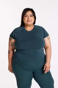THE ESSENTIAL CROP TEE JADE