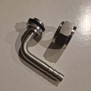 5/8 Coupler / Shank Nut w/ right angle hose tail w/ indent. 6-7mm wide Barb + Gasket