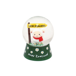 New Zealand Souvenirs: NZ Sheep Snow Globe