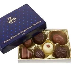 Chocolate Fudge: Blue Dot Chocolate Gift Box
