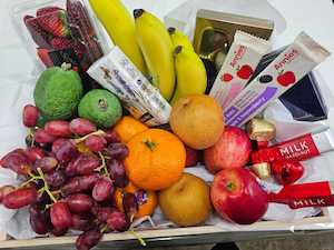 Gift Baskets: Fruit and Chocolates Gift Basket