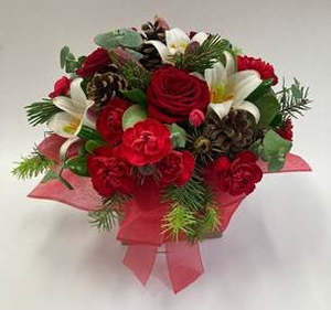 Arrangements: Christmas Posy Box