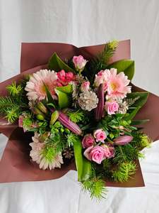 Christmas: Pink Christmas Posy