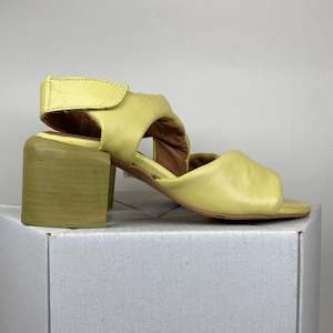 Last Pairs: EOS Charbel lime size 40