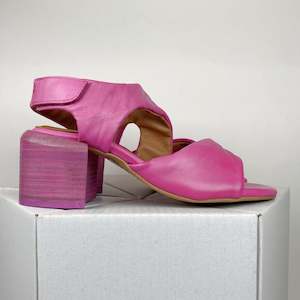 Summer 24: EOS Charbel fuchsia