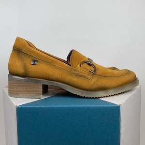 Last Pairs: LAST PAIR Jose Saenz Jose mostaza sizes 41