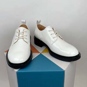 Last Pairs: LAST PAIR Codi offwhite size 36