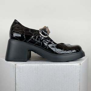 Wonders: Wonders Lili black