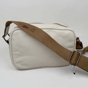 Fly London Gary off white bag