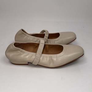 Tamara: Tamara Bugsy Swan