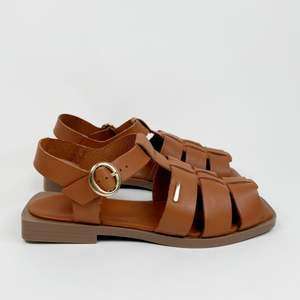 Sandals: Nu by Neo vivian caramelo