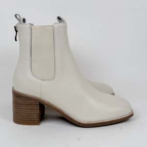 Mollini: Mollini slightly cream