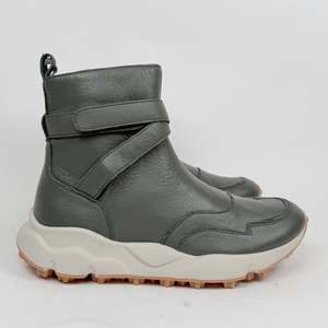 D&J Jiddes olive