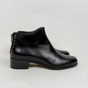 Beau Coops BN LZOSS black parma round heel
