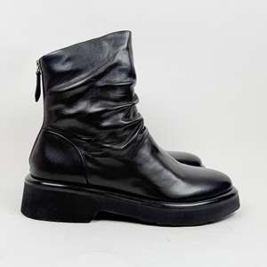 EOS Theonie black