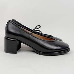 EOS Darcella black