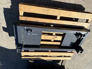 Skid steer to euro hitch adaptor