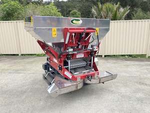 Viking 1500 Spreader with Side Dressing Attachment
