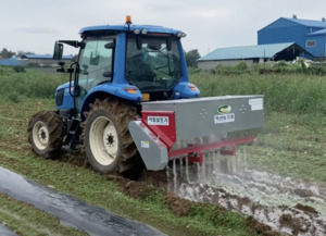 Fertiliser Spreaders: 3 Point linkage Lime Spreader Hydraulic Drive 2m 900L