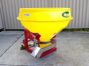 Fertiliser Spreaders: PTO Fertiliser Spreader Remote Control Side Dress