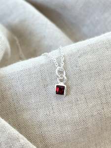 Necklaces: Garnet Gemstone & Silver Necklace - Almandine garnet