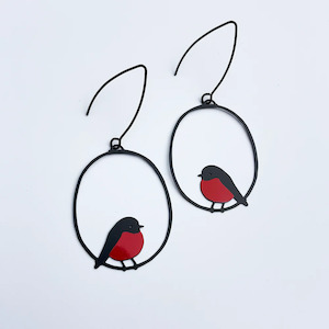 Denz: Midi Flame Robin Earrings in Red/ Black