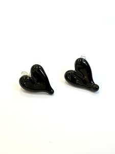 Jewellery Earrings Studs: Glass Heart Studs - Black