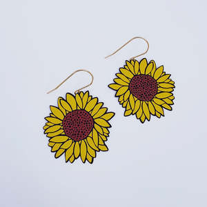 Denz: Midi Sunflower Earrings in Black / Brown / Yellow
