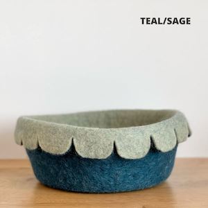 Sheepish Design: Scalloped Felt Bowl