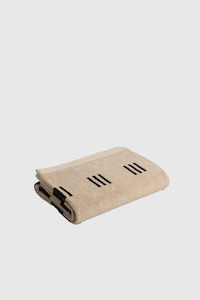 Baina: Claremont Bath Towel - Sand / Noir