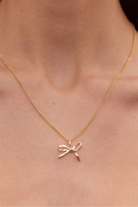 Infinite Jewellery Gifts: Bow Charm Necklace - Gold Plated