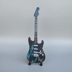 Minature Guitar on Stand Metallica 24x8x1cm