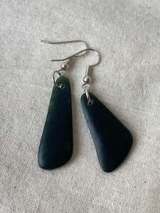 Campbell Carving: Tumbled Hanging Earrings – Pounamu
